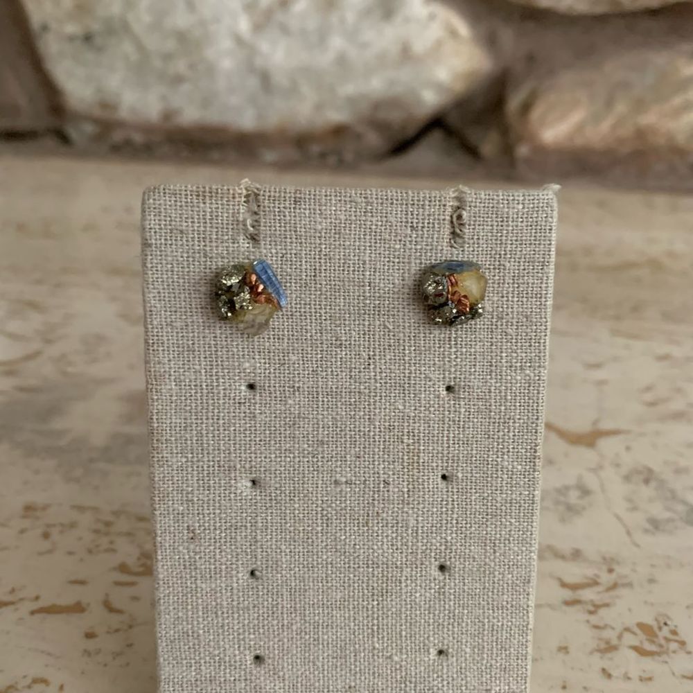 Crystal studs  - Picture 4 of 4